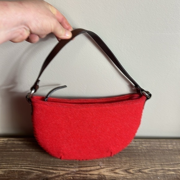 Banana Republic red purse. 90% wool 10%polyester.  Cow leather strap. - Picture 2 of 8